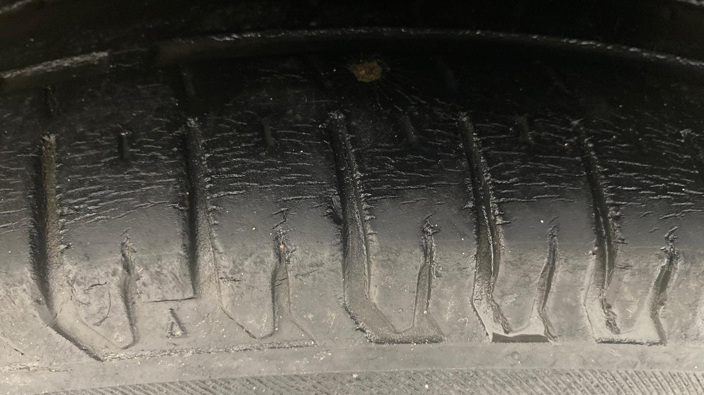 2018 Maruti Dzire ZXI AMT, Petrol, Automatic, 84,530 km, Left Front Tyre Tread