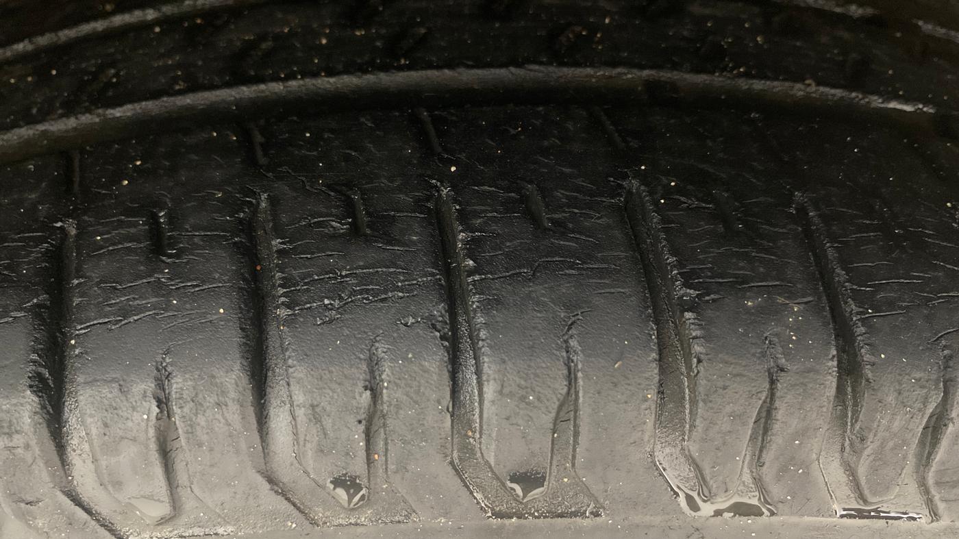 2018 Maruti Dzire ZXI AMT, Petrol, Automatic, 84,530 km, Right Front Tyre Tread