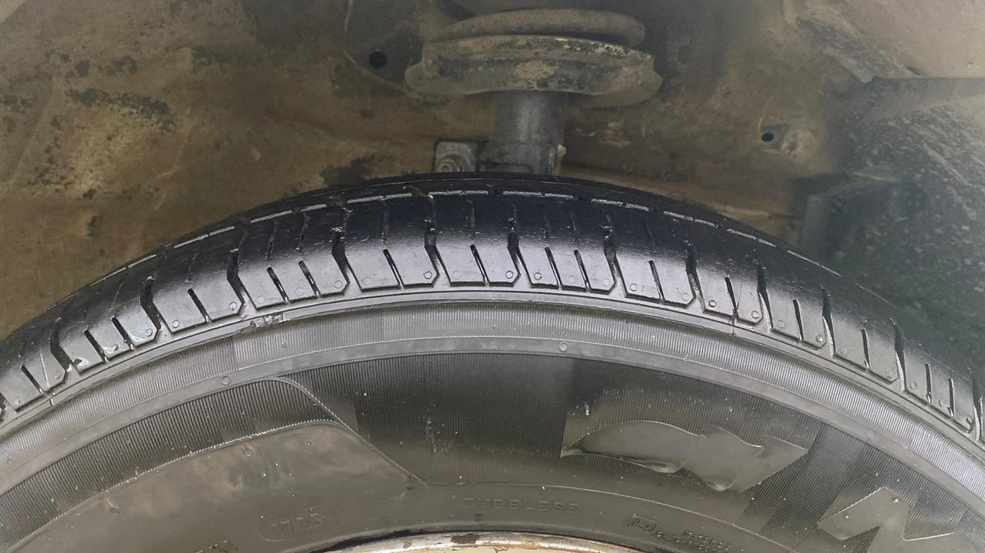 2021 Maruti Swift Dzire TOUR S-CNG, CNG, Manual, 1,17,398 km, Right Front Tyre Tread