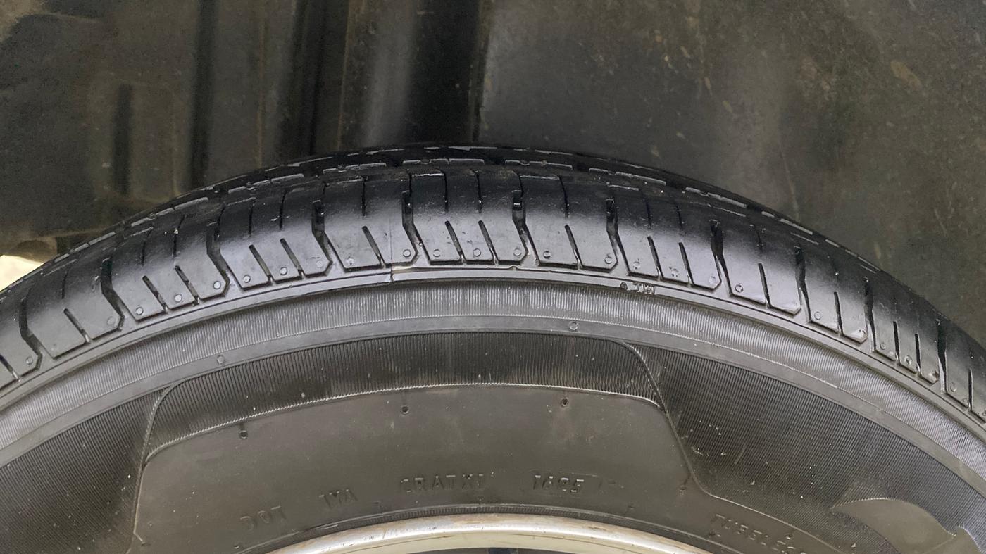 2021 Maruti Swift Dzire TOUR S-CNG, CNG, Manual, 1,17,398 km, Right Rear Tyre Tread