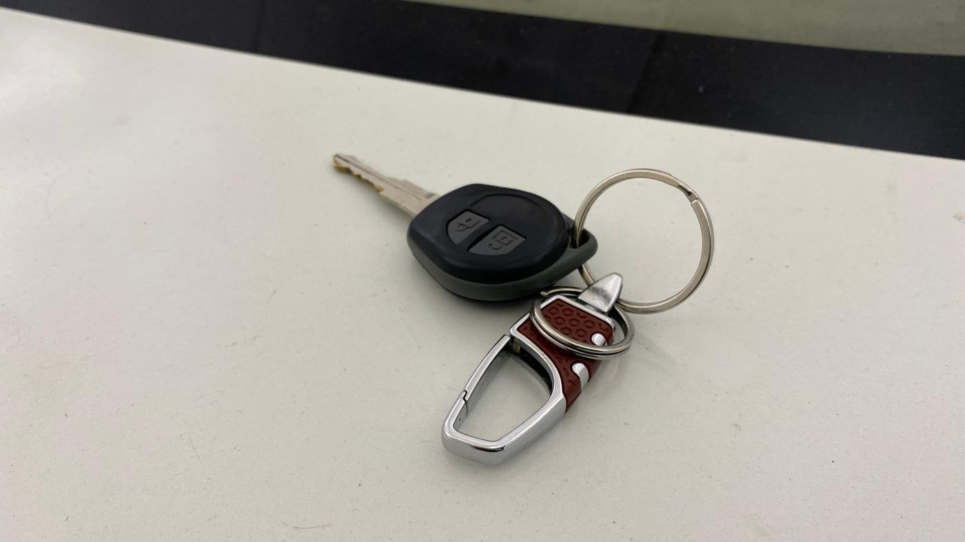 2021 Maruti Swift Dzire TOUR S-CNG, CNG, Manual, 1,17,398 km, Key Close Up