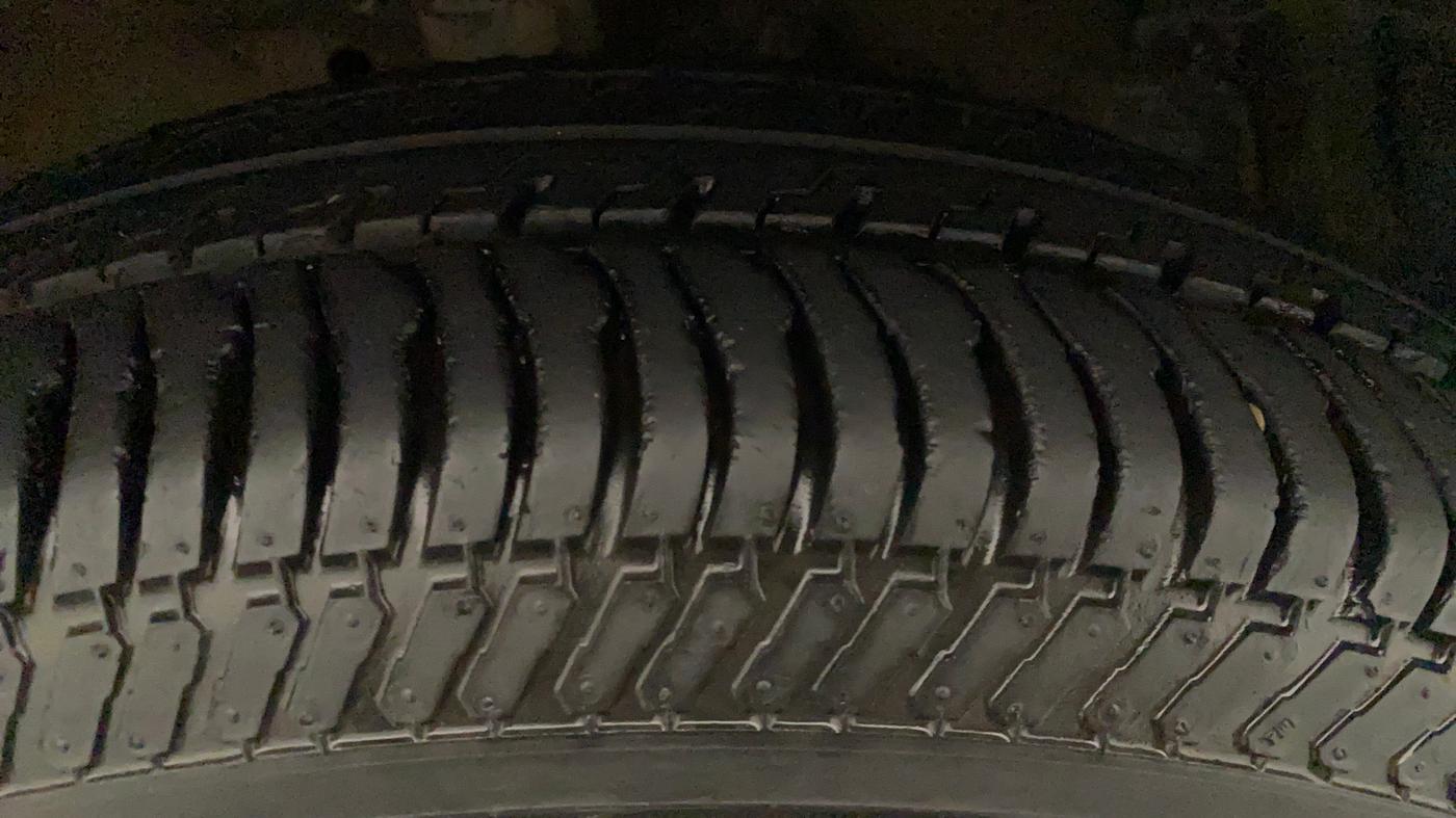 2015 Maruti Swift Dzire VXI AT, Petrol, Automatic, 32,281 km, Right Front Tyre Tread