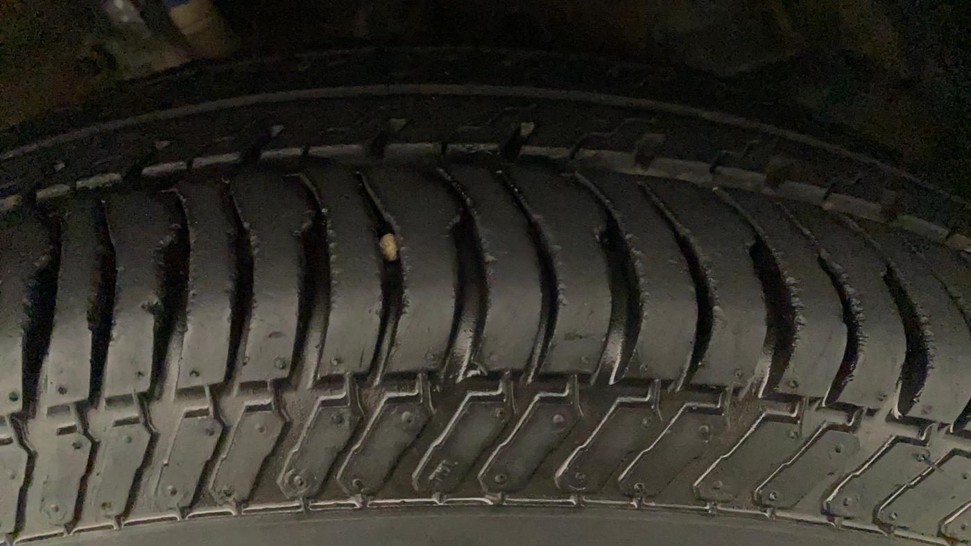 2015 Maruti Swift Dzire VXI AT, Petrol, Automatic, 32,281 km, Left Front Tyre Tread