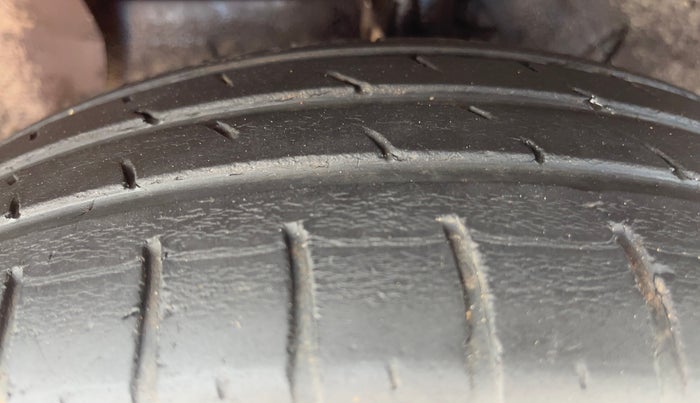 2021 Hyundai GRAND I10 NIOS SPORTZ U2 AMT 1.2 CRDI, Diesel, Automatic, 28,145 km, Left Front Tyre Tread