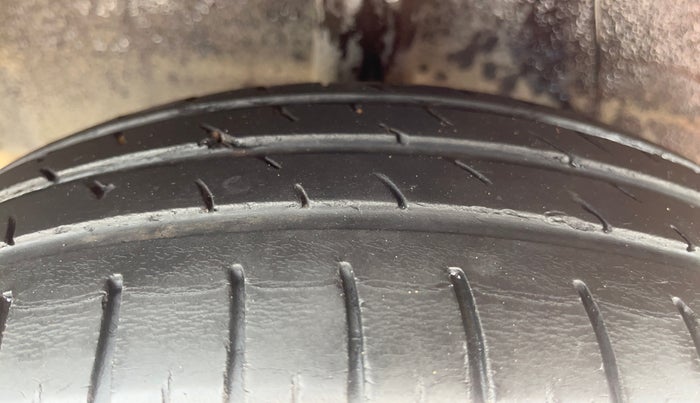 2021 Hyundai GRAND I10 NIOS SPORTZ U2 AMT 1.2 CRDI, Diesel, Automatic, 28,145 km, Right Rear Tyre Tread