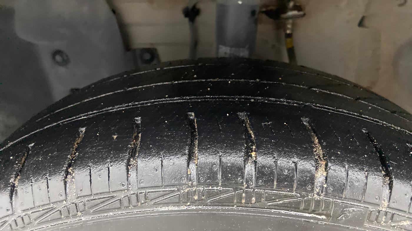 2014 Datsun Go T, Petrol, Manual, 67,752 km, Left Front Tyre Tread