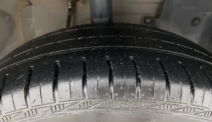 2014 Datsun Go T, Petrol, Manual, 67,752 km, Right Front Tyre Tread