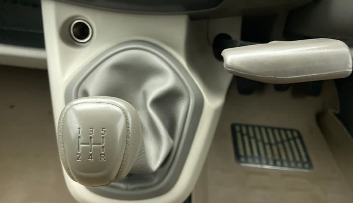 2014 Datsun Go T, Petrol, Manual, 67,752 km, Gear Lever