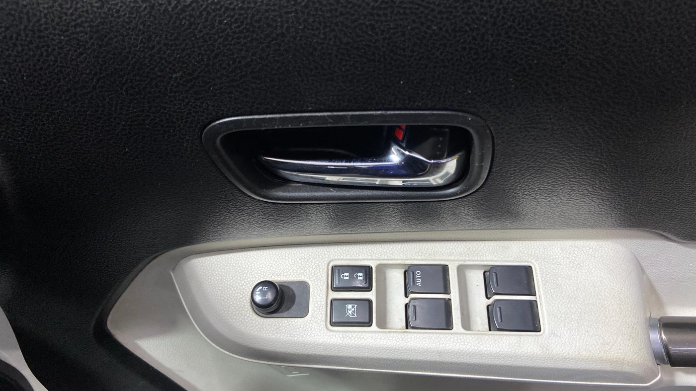2017 Maruti IGNIS DELTA 1.2, Petrol, Manual, 32,665 km, Driver Side Door Panels Control