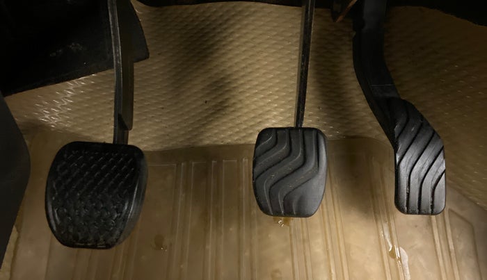 2015 Renault Kwid RXT Opt, Petrol, Manual, 64,785 km, Pedals