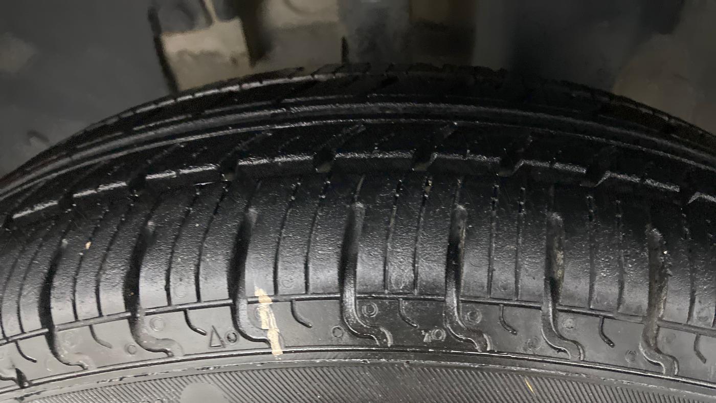 2015 Renault Kwid RXT Opt, Petrol, Manual, 64,785 km, Left Front Tyre Tread
