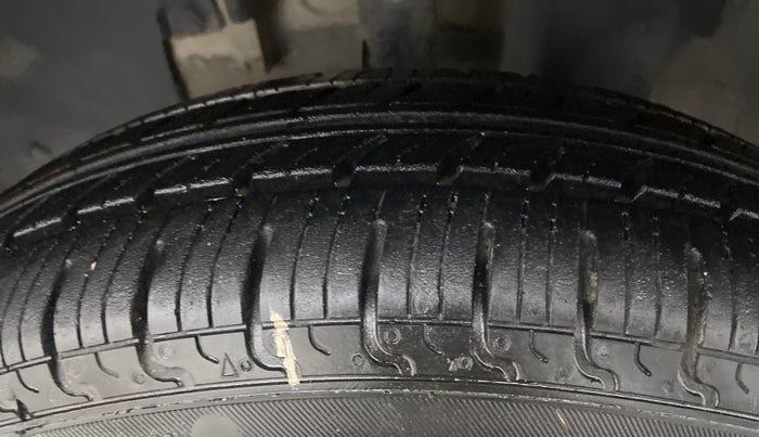 2015 Renault Kwid RXT Opt, Petrol, Manual, 64,785 km, Left Front Tyre Tread