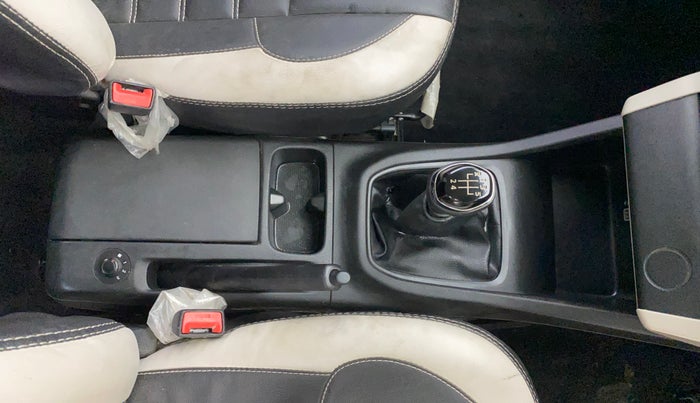 2021 Renault TRIBER RXT, Petrol, Manual, 37,725 km, Gear Lever