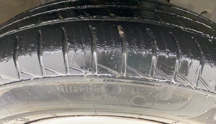 2021 Renault TRIBER RXT, Petrol, Manual, 37,725 km, Right Front Tyre Tread