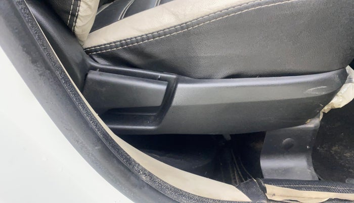 2021 Renault TRIBER RXT, Petrol, Manual, 37,725 km, Driver Side Adjustment Panel