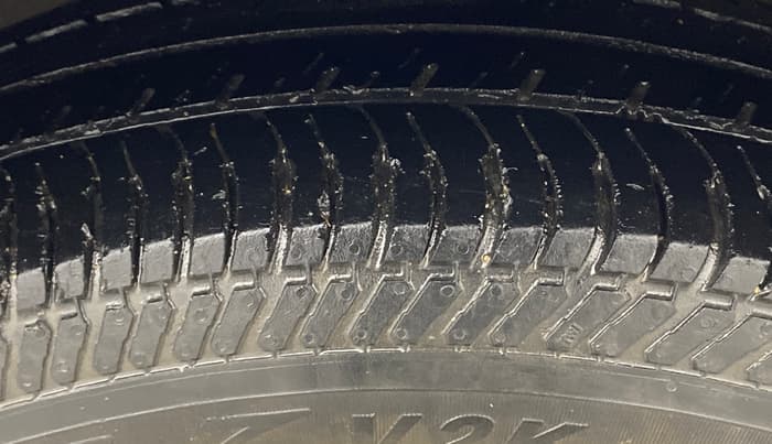 2016 Maruti Swift Dzire VXI, Petrol, Manual, 60,142 km, Right Front Tyre Tread