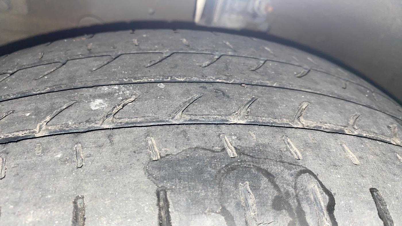 2014 Maruti Ertiga VXI, Petrol, Manual, 74,879 km, Left Front Tyre Tread