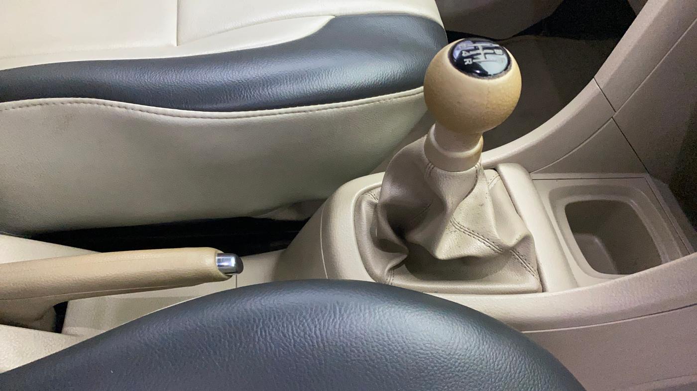 2014 Maruti Ertiga VXI, Petrol, Manual, 74,879 km, Gear Lever