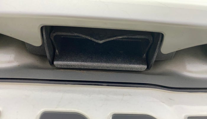 2014 Maruti Ertiga VXI, Petrol, Manual, 74,879 km, Dicky (Boot door) - Handle has minor damage