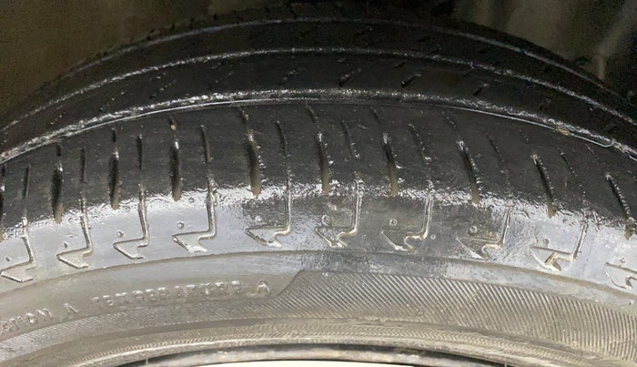 2017 Maruti IGNIS DELTA 1.3, Diesel, Manual, 90,400 km, Right Front Tyre Tread