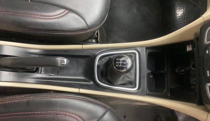 2019 Maruti Ciaz DELTA 1.5 SHVS MT PETROL, Petrol, Manual, 67,226 km, Gear Lever