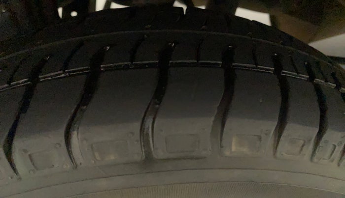 2013 Maruti Alto 800 LXI, CNG, Manual, 65,229 km, Right Rear Tyre Tread