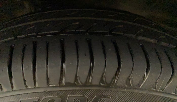 2013 Maruti Alto 800 LXI, CNG, Manual, 65,229 km, Left Front Tyre Tread