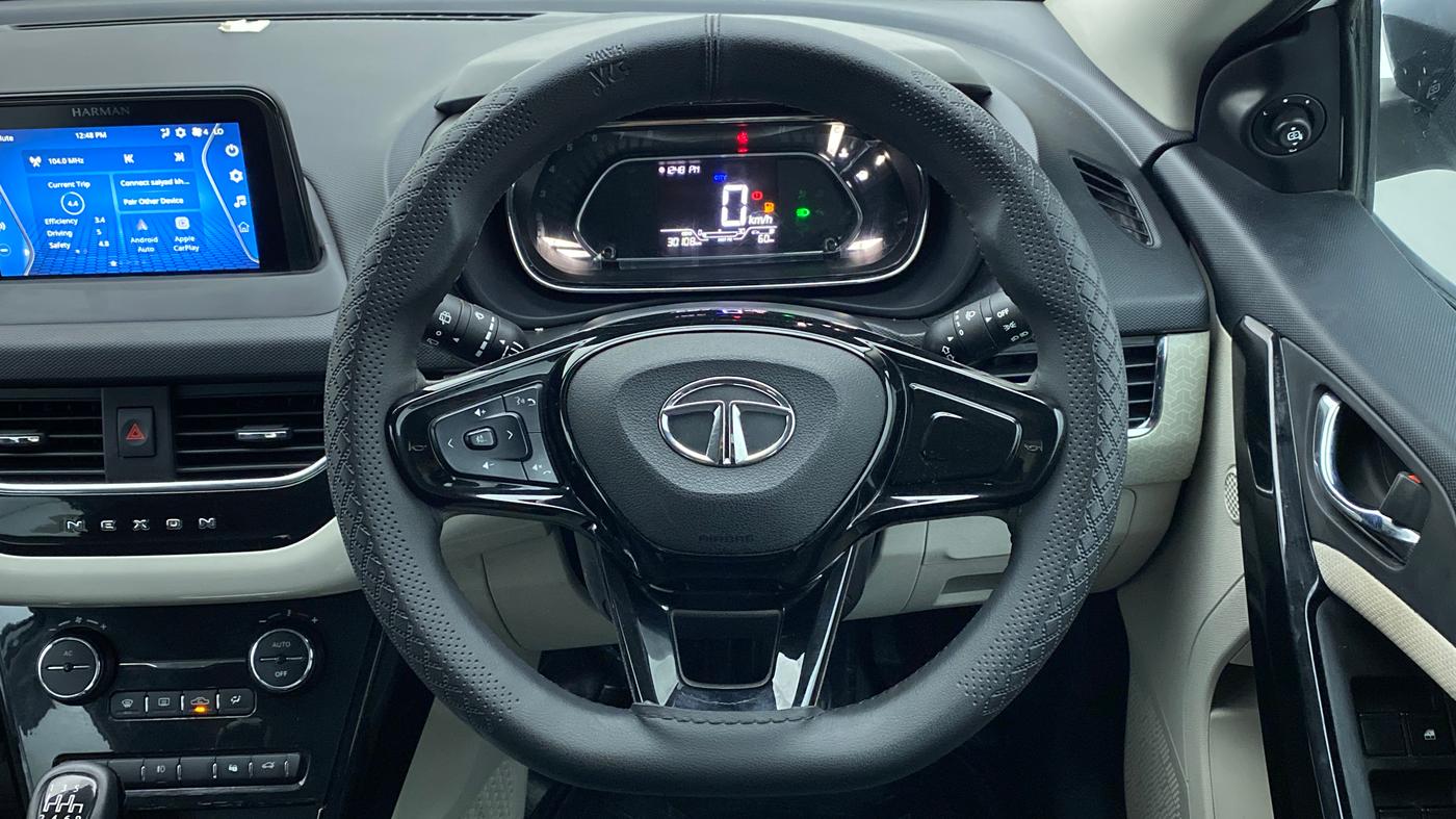 2022 Tata NEXON XZ PLUS (HS) DIESEL DUAL TONE, Diesel, Manual, 30,108 km, Steering Wheel Close Up