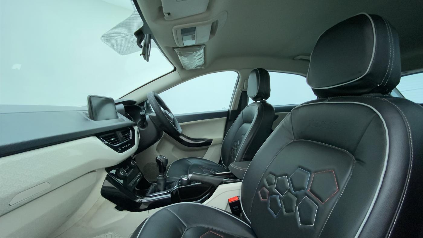 2022 Tata NEXON XZ PLUS (HS) DIESEL DUAL TONE, Diesel, Manual, 30,108 km, Right Side Front Door Cabin