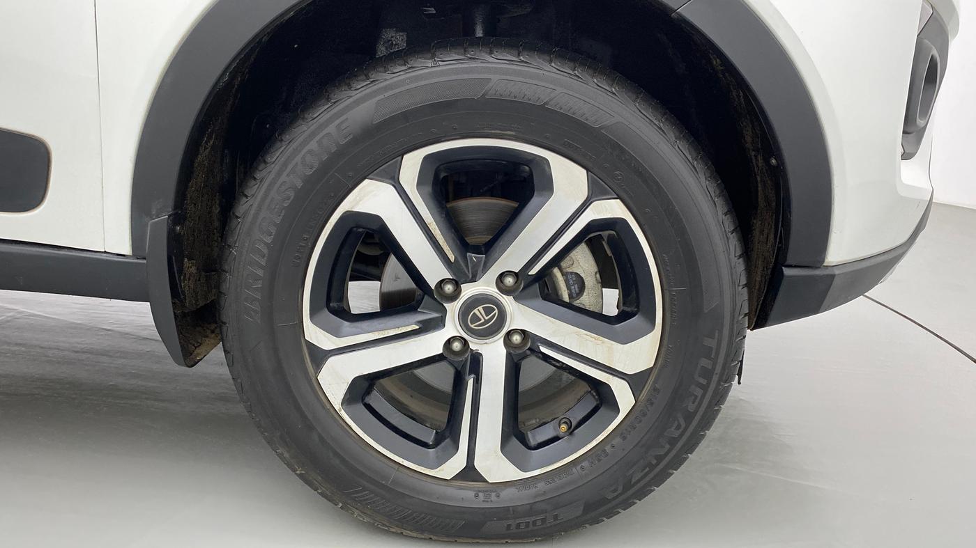 2022 Tata NEXON XZ PLUS (HS) DIESEL DUAL TONE, Diesel, Manual, 30,108 km, Right Front Wheel