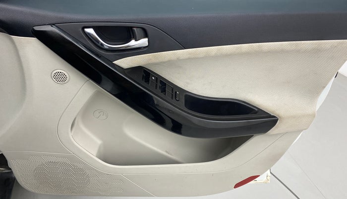 2022 Tata NEXON XZ PLUS (HS) DIESEL DUAL TONE, Diesel, Manual, 30,108 km, Driver Side Door Panels Control