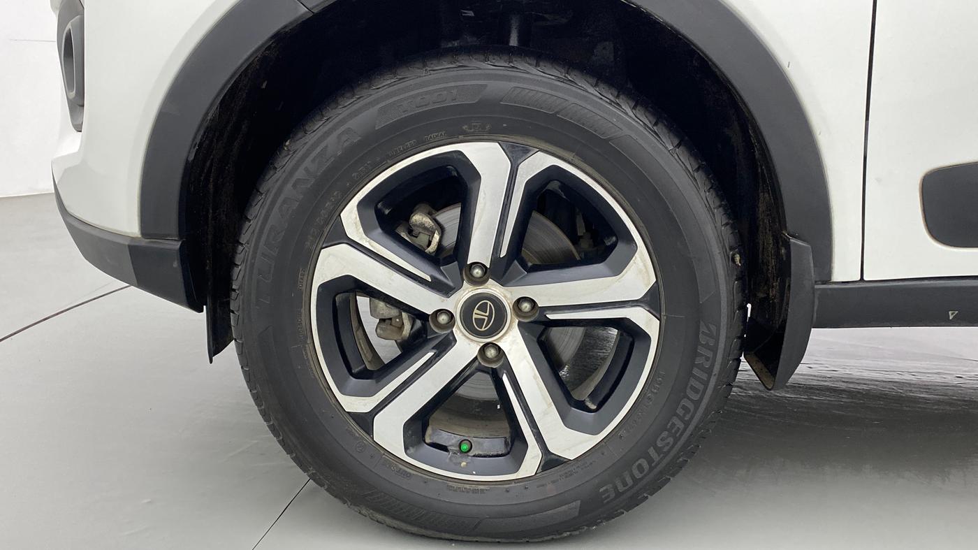 2022 Tata NEXON XZ PLUS (HS) DIESEL DUAL TONE, Diesel, Manual, 30,108 km, Left Front Wheel