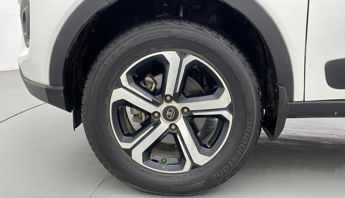 2022 Tata NEXON XZ PLUS (HS) DIESEL DUAL TONE, Diesel, Manual, 30,108 km, Left Front Wheel
