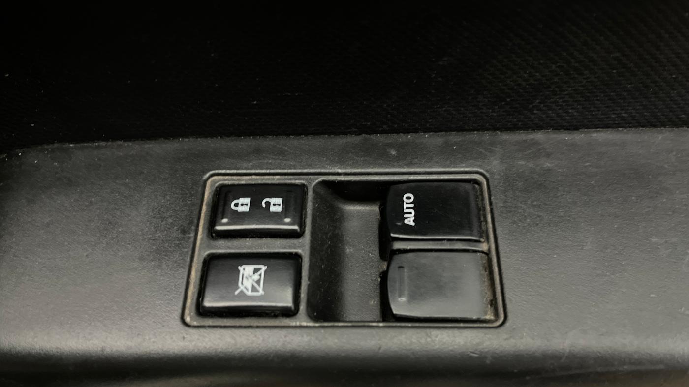 2021 Maruti New Wagon-R LXI CNG 1.0, CNG, Manual, 1,03,756 km, Driver Side Door Panels Control