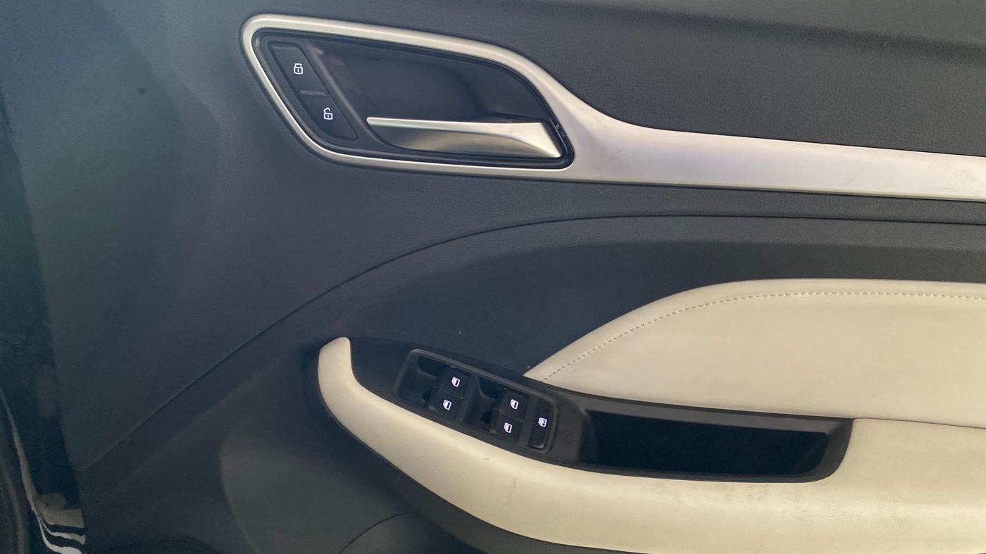 2022 MG ASTOR SAVVY 1.5 CVT, Petrol, Automatic, 32,630 km, Driver Side Door Panels Control