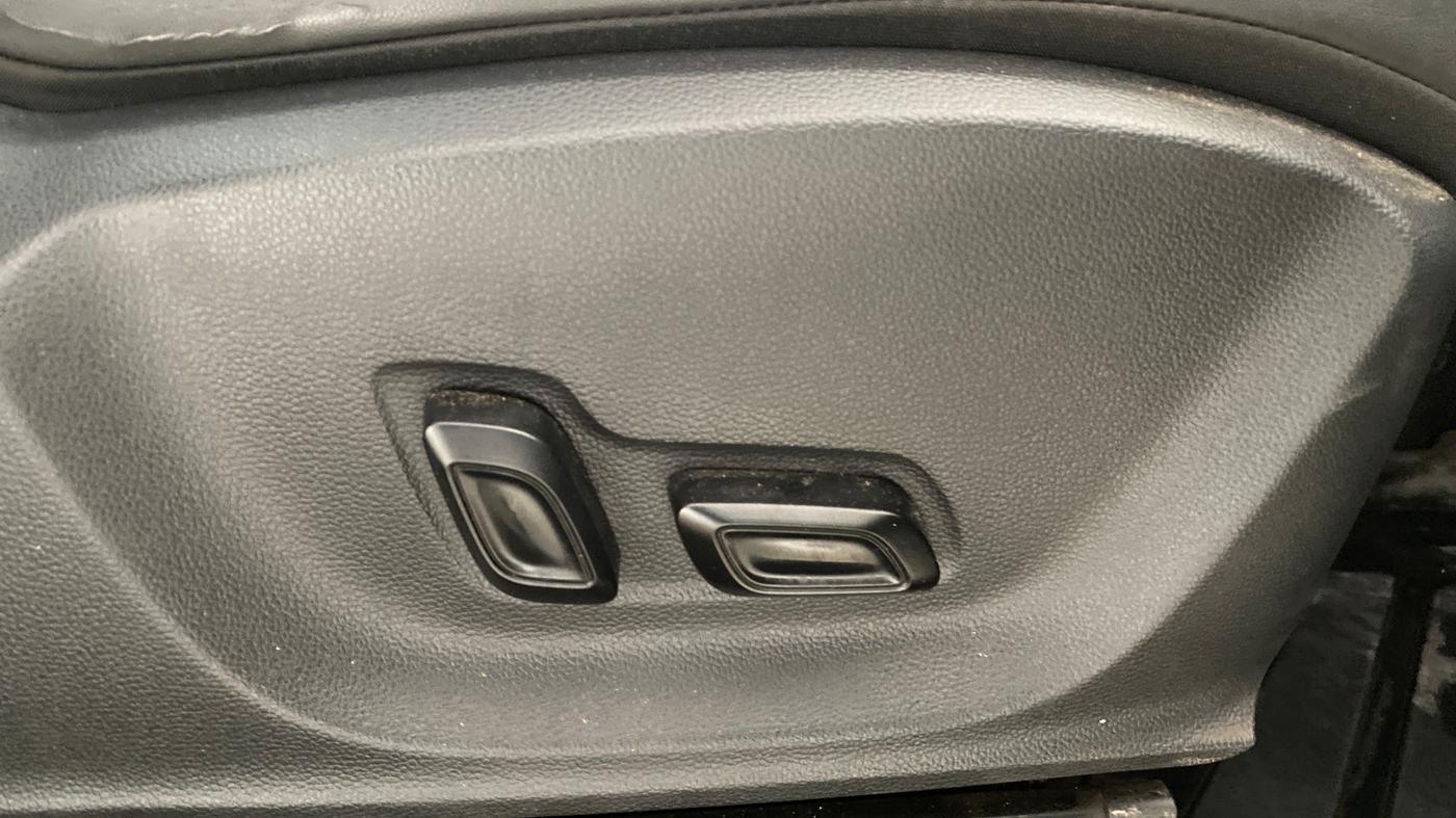 2022 MG ASTOR SAVVY 1.5 CVT, Petrol, Automatic, 32,630 km, Driver Side Adjustment Panel