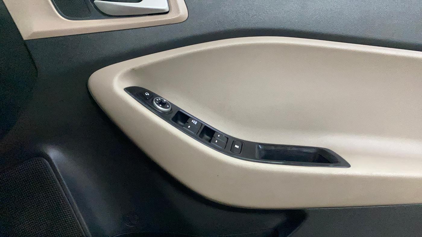 2019 Hyundai Elite i20 SPORTZ PLUS 1.2, Petrol, Manual, 36,738 km, Driver Side Door Panels Control