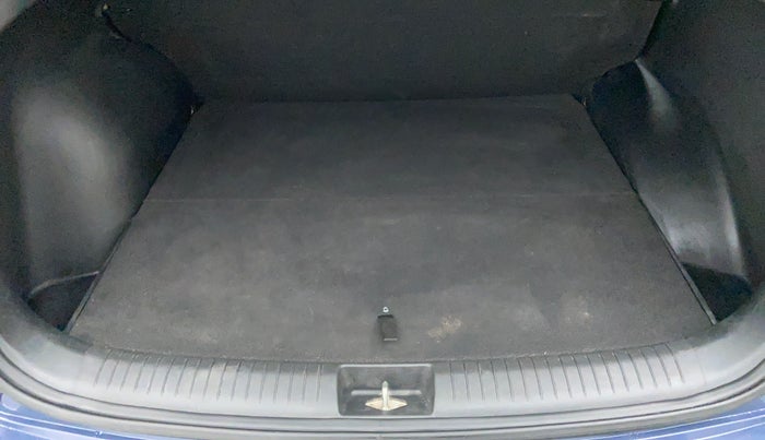 2015 Hyundai Creta 1.6 SX PLUS PETROL, Petrol, Manual, 56,465 km, Boot Inside