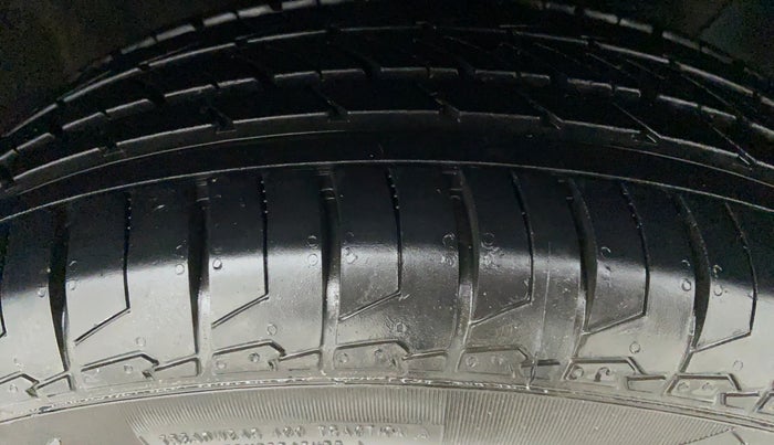 2015 Hyundai Creta 1.6 SX PLUS PETROL, Petrol, Manual, 56,465 km, Right Front Tyre Tread