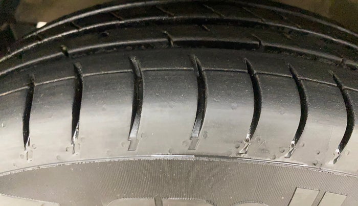 2018 Maruti Swift VXI AMT, Petrol, Automatic, 59,610 km, Left Front Tyre Tread