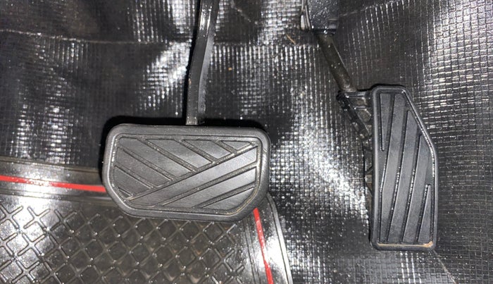 2018 Maruti Swift VXI AMT, Petrol, Automatic, 59,610 km, Pedals