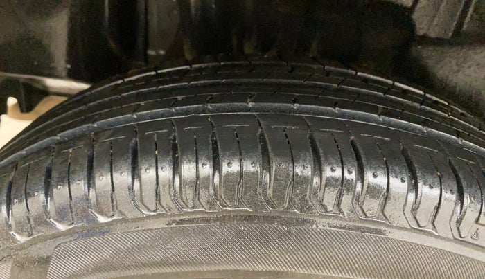 2018 Maruti Swift VXI AMT, Petrol, Automatic, 59,610 km, Right Rear Tyre Tread