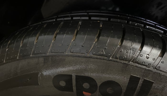 2022 Tata Safari XZA PLUS, Diesel, Automatic, 70,304 km, Right Rear Tyre Tread