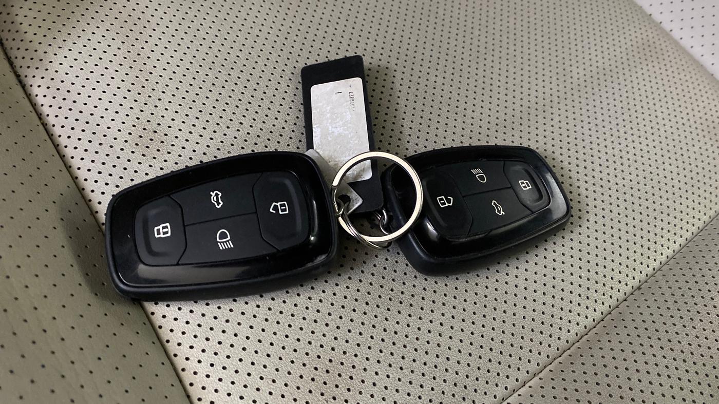 2022 Tata Safari XZA PLUS, Diesel, Automatic, 70,304 km, Key Close Up