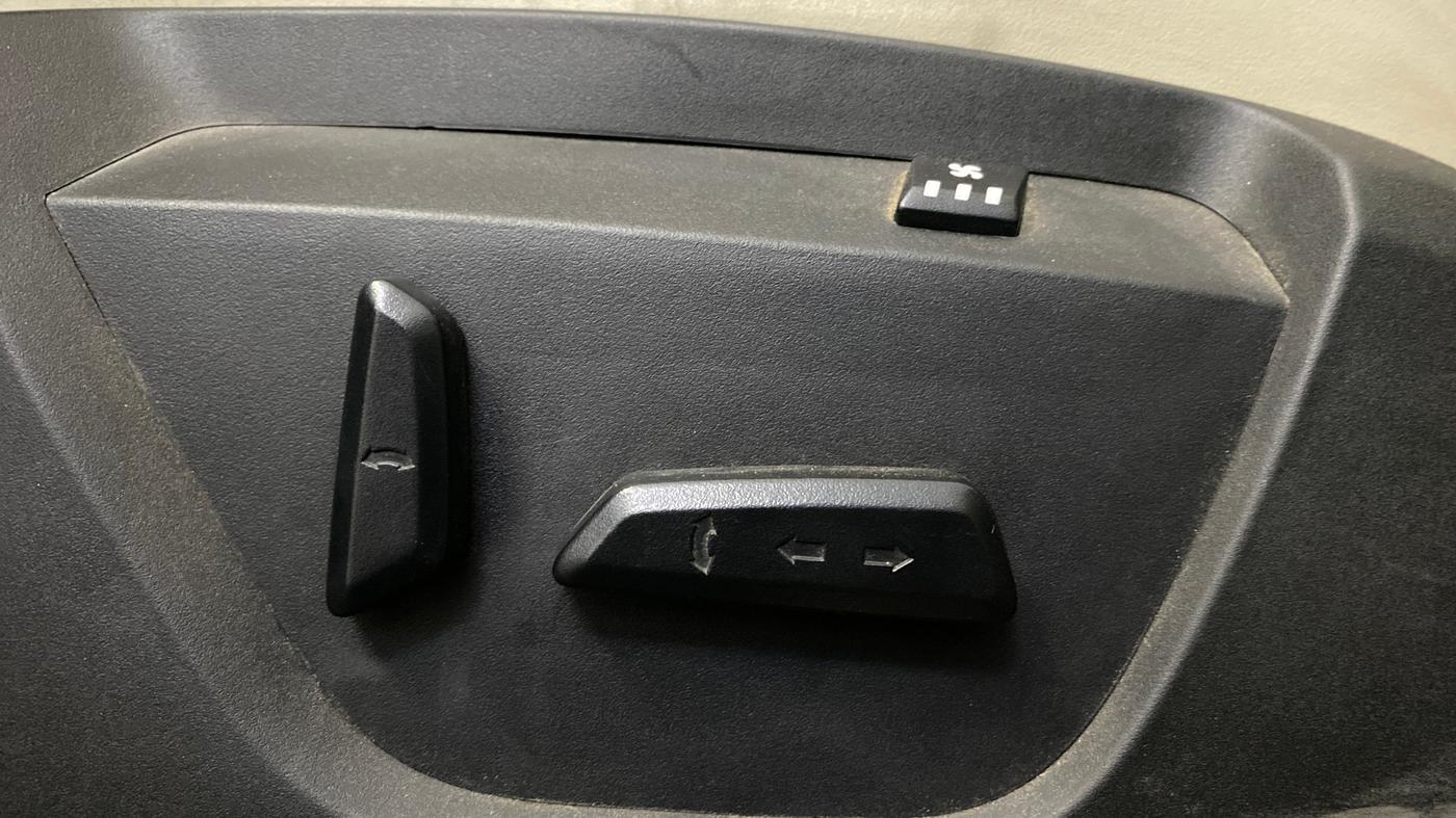 2022 Tata Safari XZA PLUS, Diesel, Automatic, 70,304 km, Driver Side Adjustment Panel
