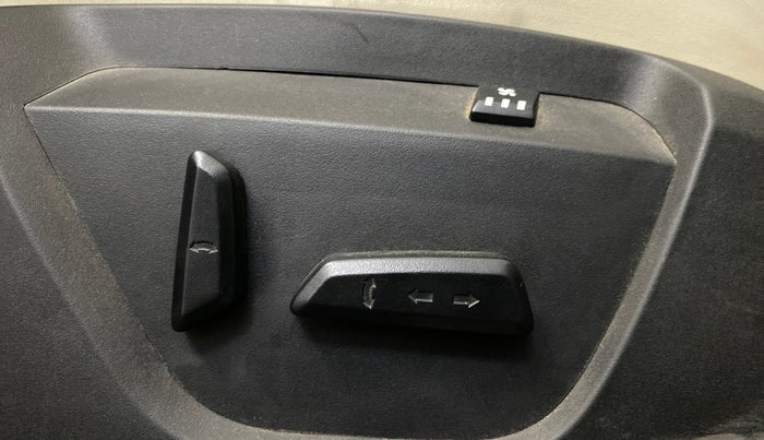 2022 Tata Safari XZA PLUS, Diesel, Automatic, 70,304 km, Driver Side Adjustment Panel