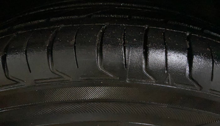 2015 Honda Amaze 1.2L I-VTEC S, CNG, Manual, 72,788 km, Right Front Tyre Tread