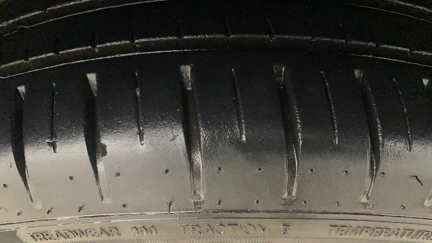 2022 Toyota Glanza V AMT, Petrol, Automatic, 14,530 km, Right Front Tyre Tread