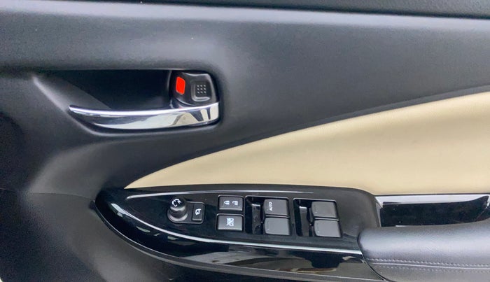 2022 Toyota Glanza V AMT, Petrol, Automatic, 14,530 km, Driver Side Door Panels Control