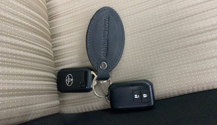 2022 Toyota Glanza V AMT, Petrol, Automatic, 14,530 km, Key Close Up